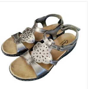 Clarks Bendables Leather Sandals Strappy Cutout Buckle Metallic Mocha